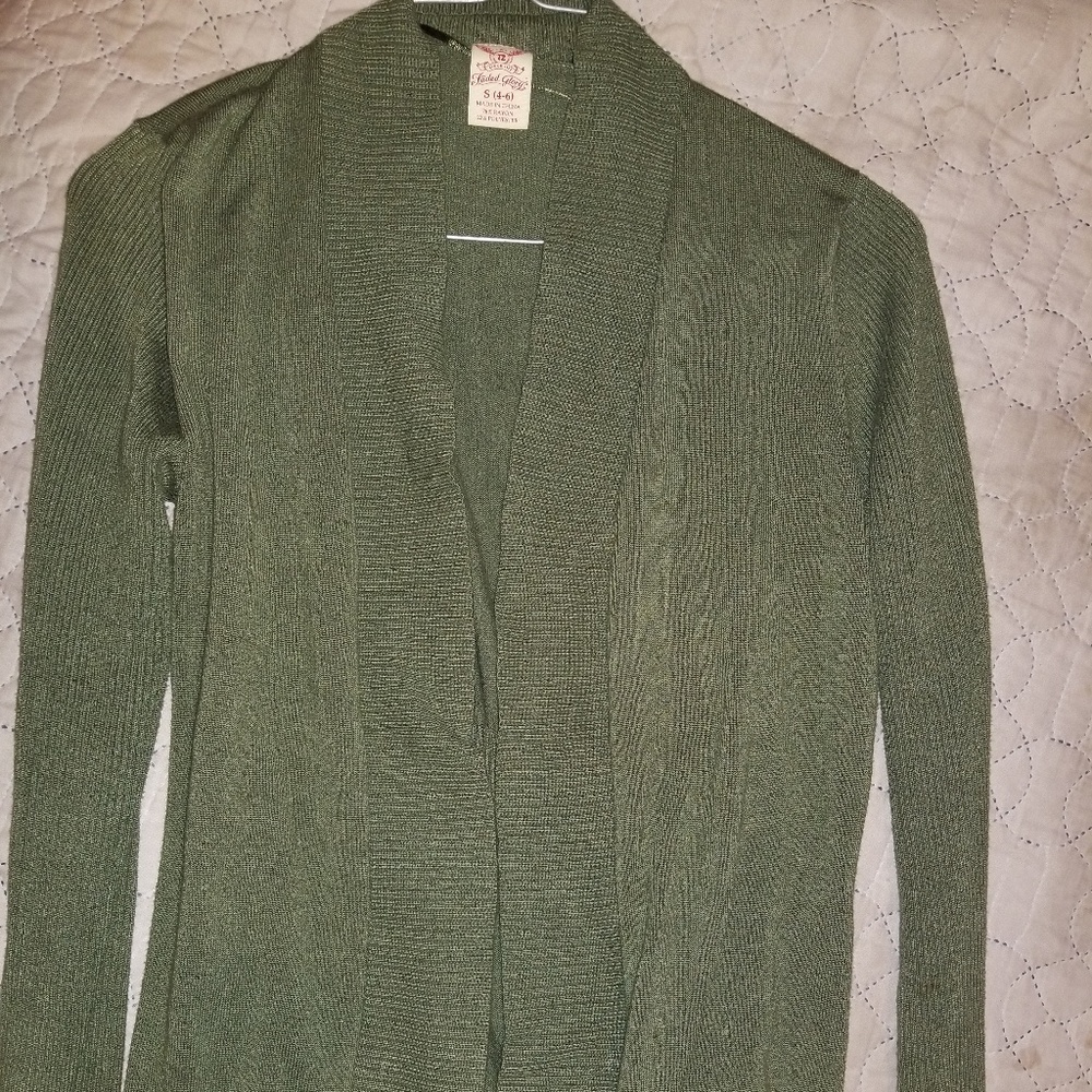 $4☃️ Olive green cardigan ❗